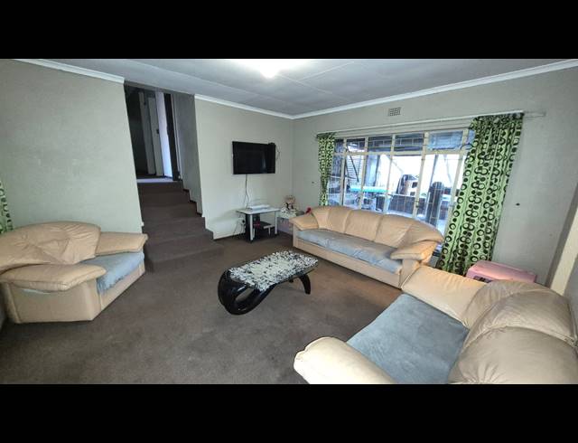 3 BEDROOM HOUSE TO LET IN MODEL PARK
